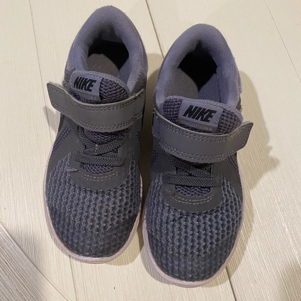 nike tennis shoes
